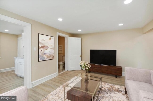 Photo - 264 Walnut St