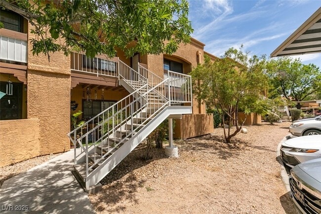 Building Photo - 5166 S Jones Blvd Unit 202 Rental