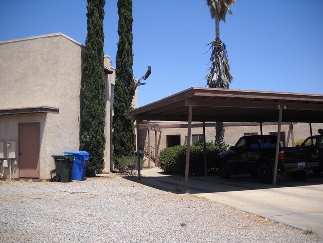 Cute unit in four plex - Cute unit in four plex Condo Unit B