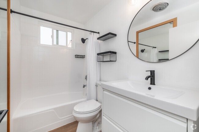 2BR, 2 BA - 990SF - Bathroom