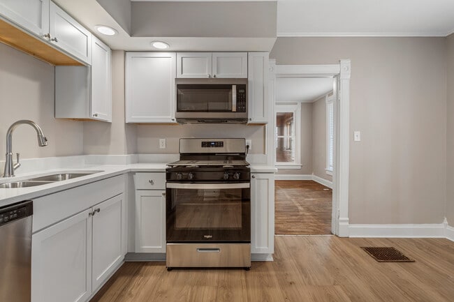 Photo - 402 E Elm St