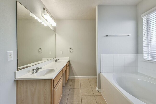 Photo - 15203 Green Whisper Dr