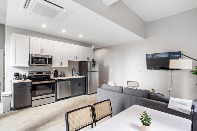 Photo - 205 W 4th St Unit ID1301410P