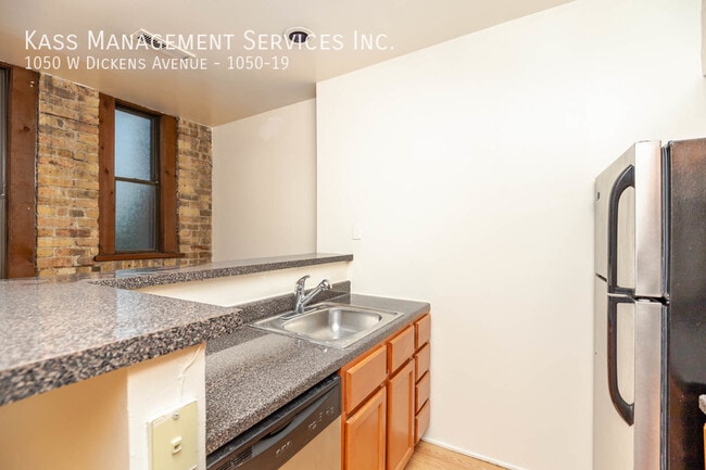Photo - 1050 W Dickens Ave Unit 1050-19