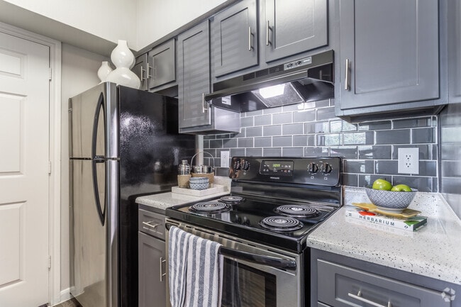 1HAB, 1BA - 669 ft² - Breakers at Windmill Lakes