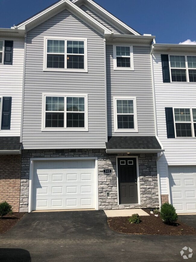Building Photo - Coming Soon- Beautiful 3 Bedroom, 2.5 Bath... Rental