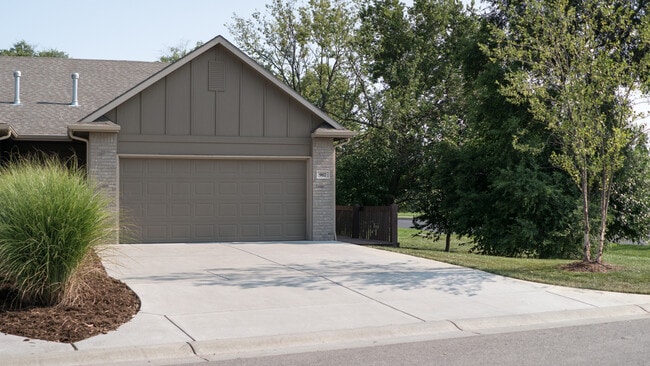 Photo - 902 W Onewood Pl