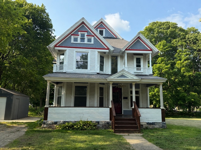 Building Photo - 409 E Porter St