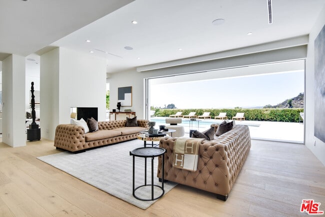 8908 Alto Cedro Dr