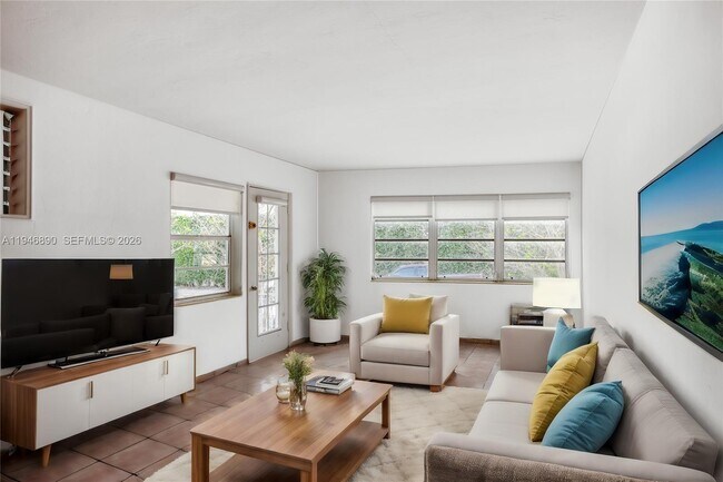 Photo - 1925 Washington Ave Unit 4