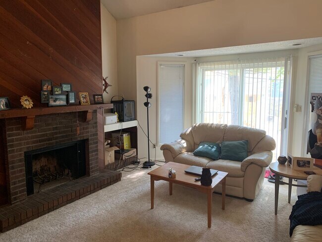 Building Photo - 801 W Stoughton St Unit B Rental