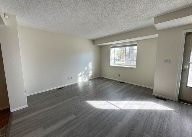 Photo - 965 London Green Way