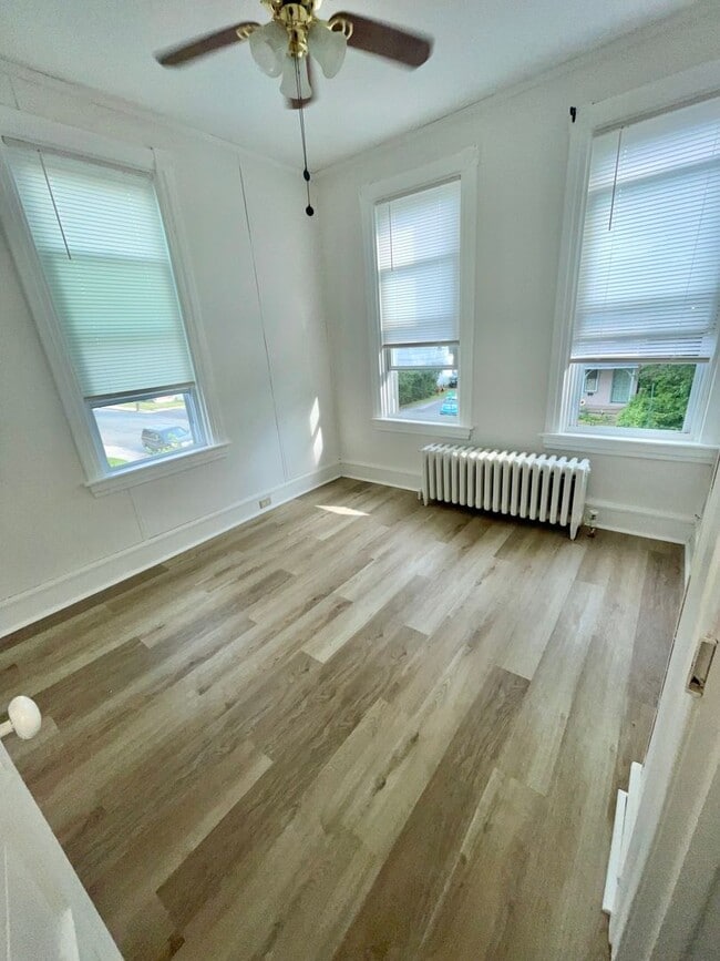 Photo - 112-114 Berks St. Unidad 112 B