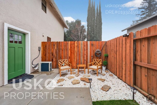 Photo - 3369 Zenobia Way