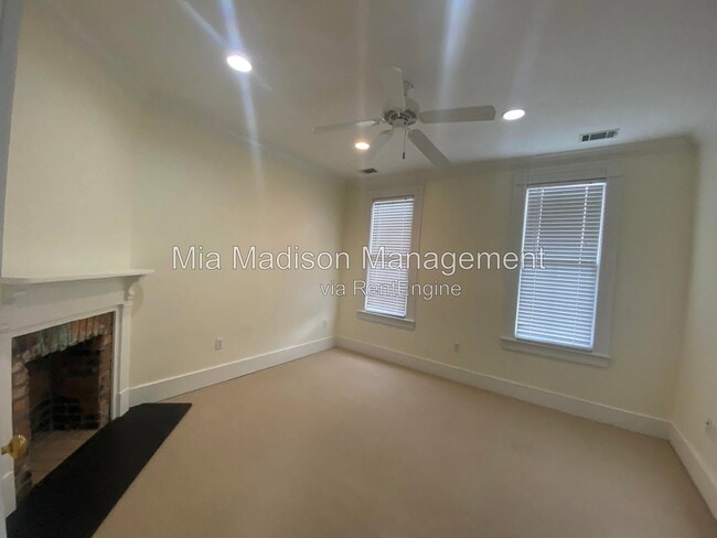 Photo - 302 E 33rd St