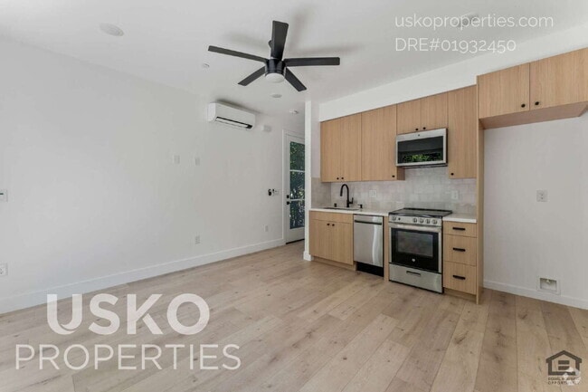 Building Photo - "Charming 1-Bedroom Unit 2 Rental
