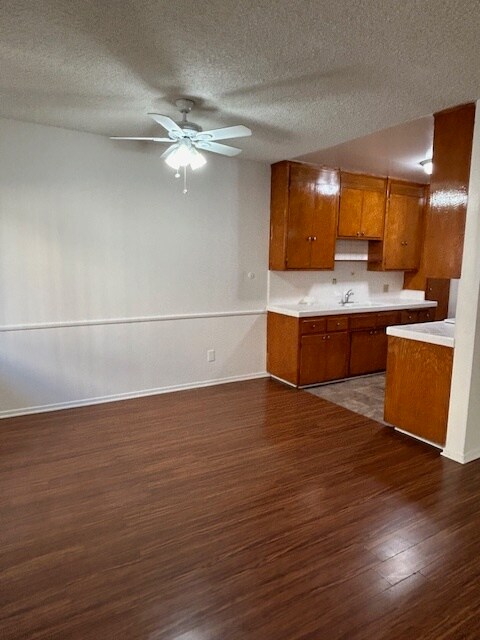 1 BR/ 1 BA - Hardwood - 912 E Windsor Rd