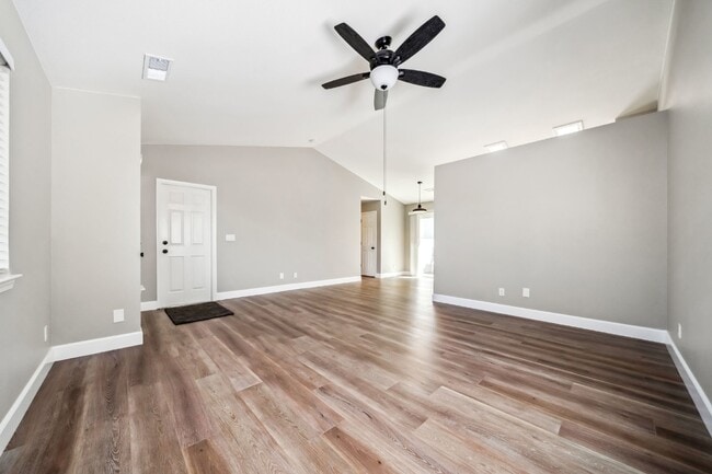 Photo - 3/2 Fully Updated with Fenced Yard/Dog Friendly/ Close to Everything central Redding