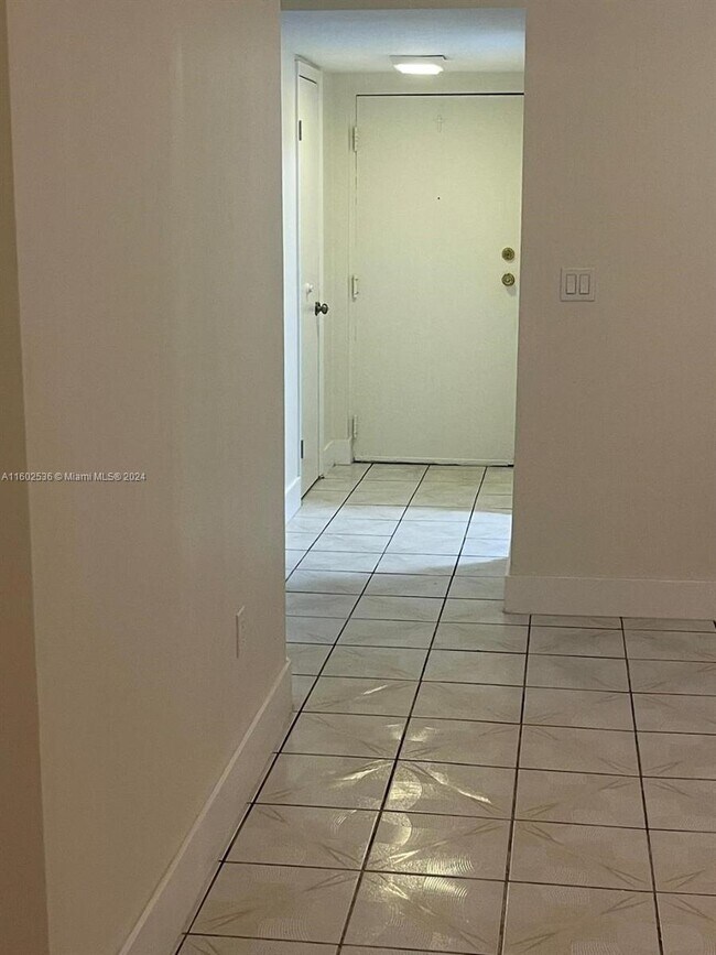 Photo - 11309 SW 200th St Unidad 102-C