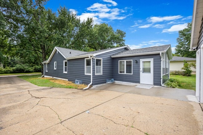 Photo - 3401 Seneca Ave