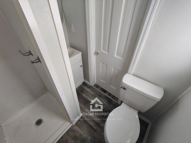 Photo - 725 W 8th St