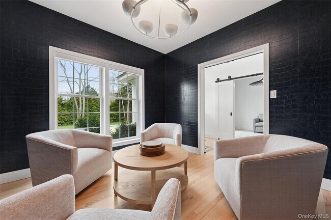 Photo - 4056 Noyack Rd