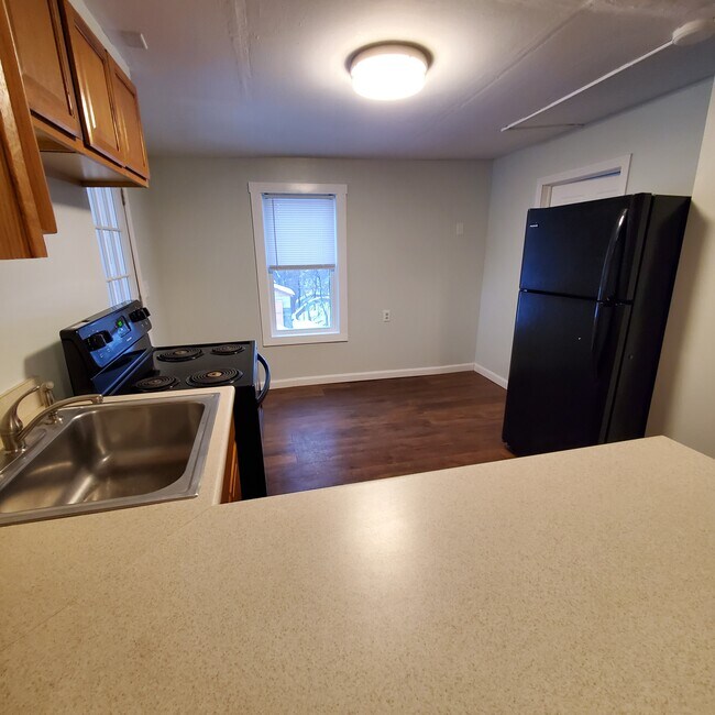 Photo - 398 Weaver St Apartments Unit 2