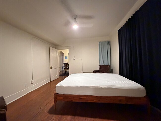 Photo - 402 Hyde Park Blvd Unit 4