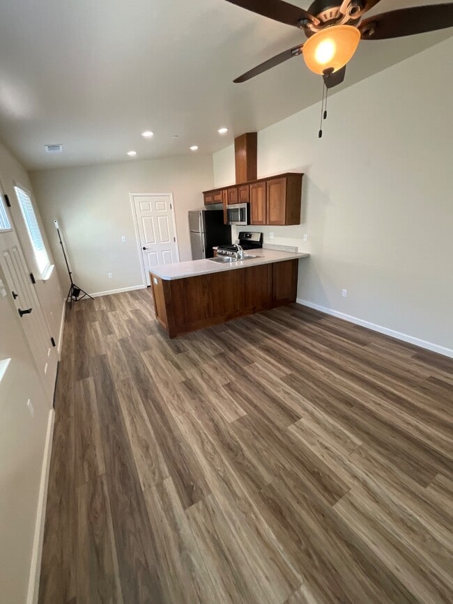 Photo - 1691 Windsor Ave