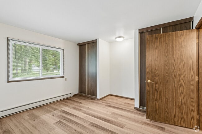 1BR, 1BA - 700SF - Bedroom