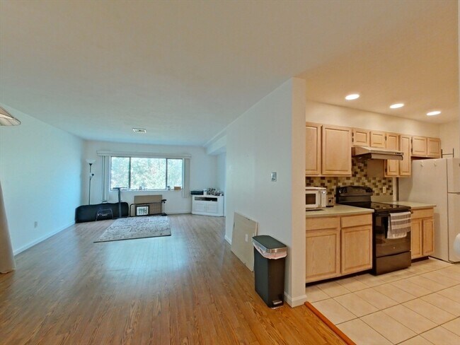 Photo - 85 E Squantum St Unidad 11