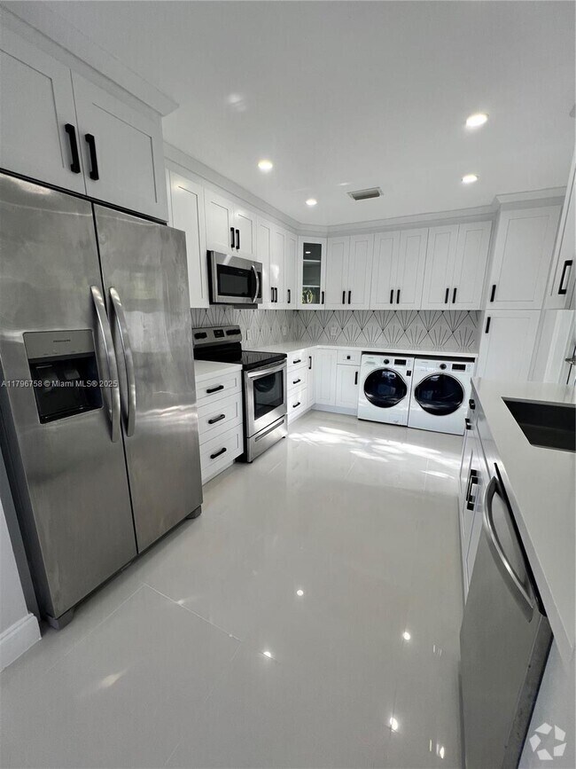 Building Photo - 3040 SW 16th Ter Rental