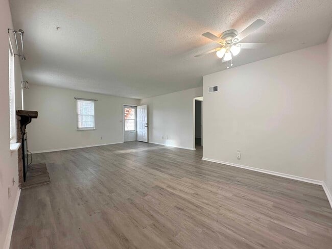 Photo - 11004 NW Player Dr