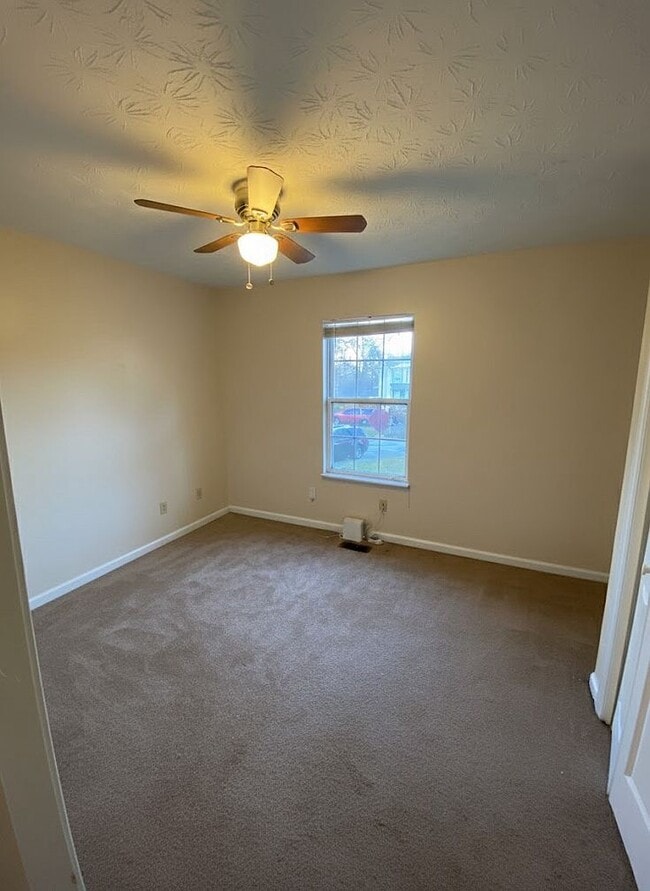 Photo - 6037 Newington Ln