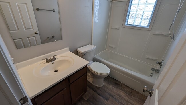 Bathroom - 1210 S BUS 127