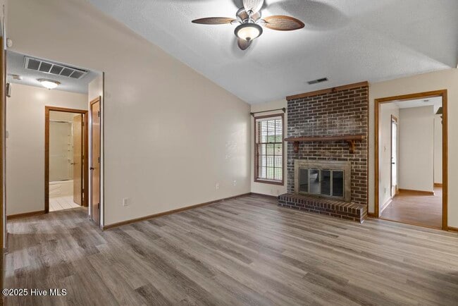 Photo - 118 Stonemark Ct