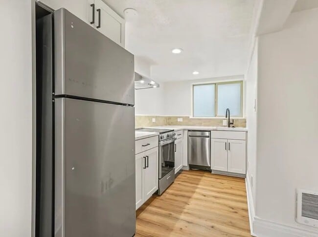 Photo - 125 NE Shaver St Unit 125 NE Shaver St #B