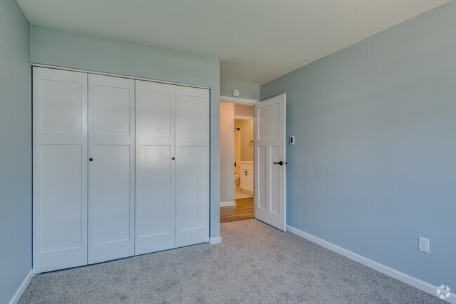 2 BR, 1.5 BA - 1,026SF