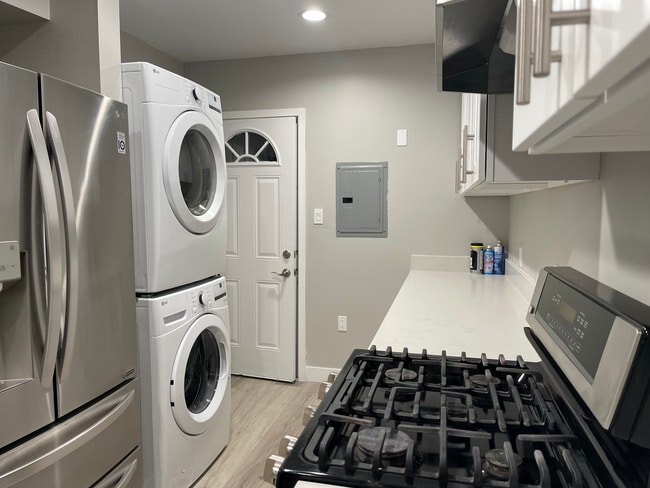 Kitchen - 412 S Verdugo Rd Unidad 412