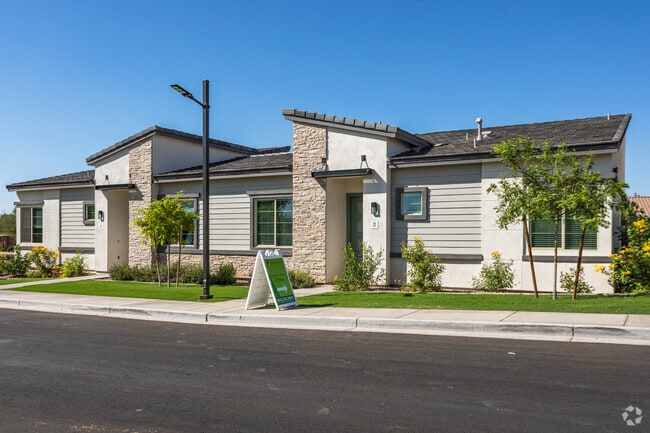 Exterior - Village Greens of Queen Creek