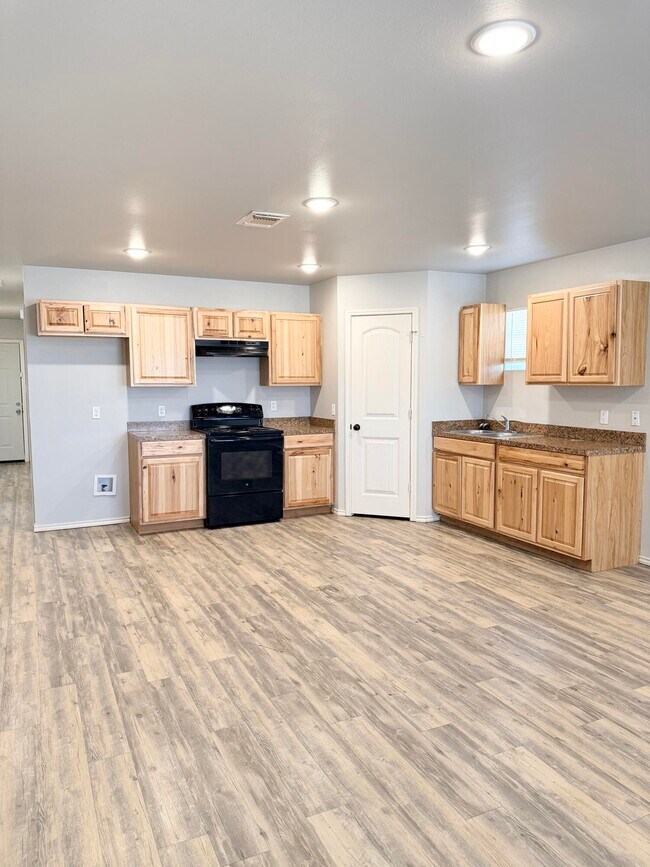 Photo - 1716 E 14th St