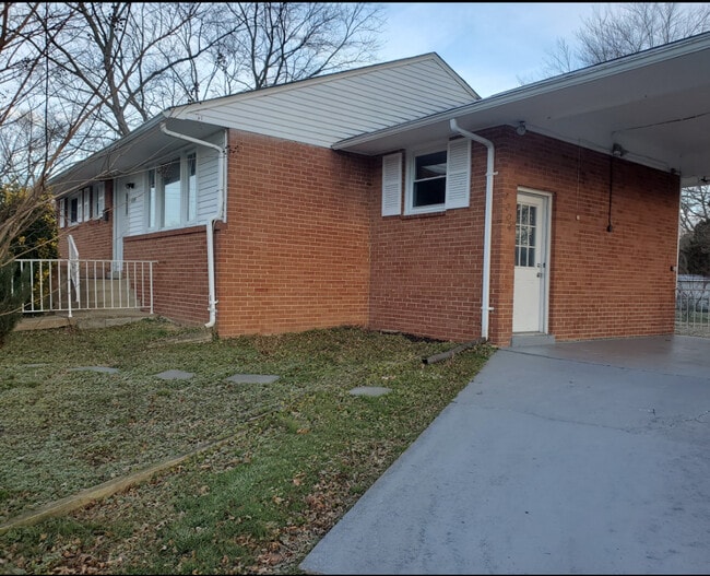 Building Photo - 3204 Beechcraft Dr