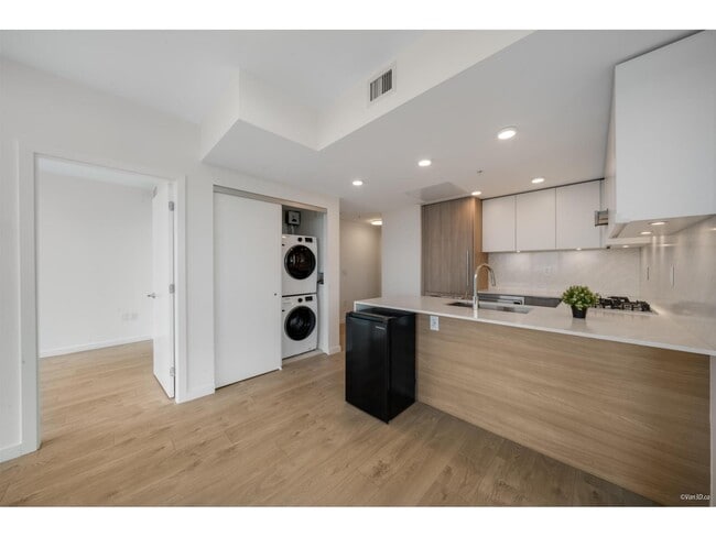 Building Photo - 10333-10133 133 St Unit 1507