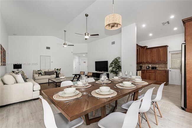 Photo - 216 SE 9th St