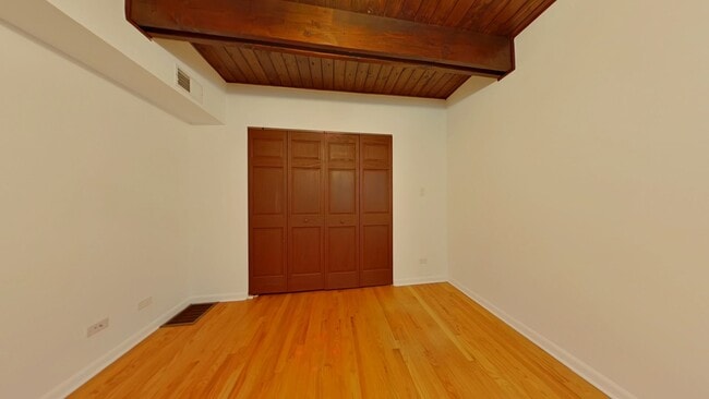 719 W Buckingham Pl Unit 2