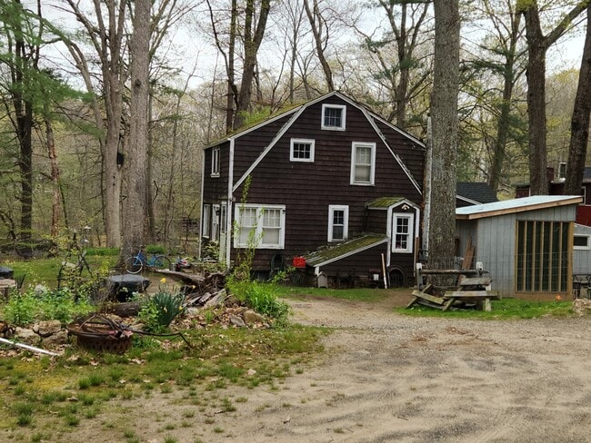 Building Photo - 480 Maupas Rd N Unit 4