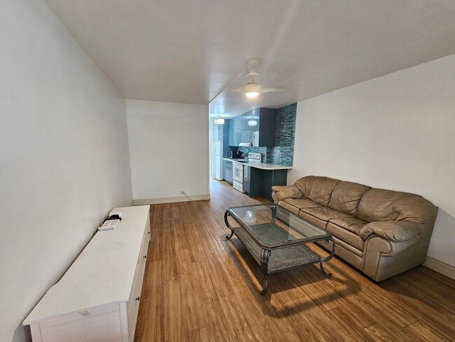 Photo - Fully Furnished. Updated. Waikiki (No parking)