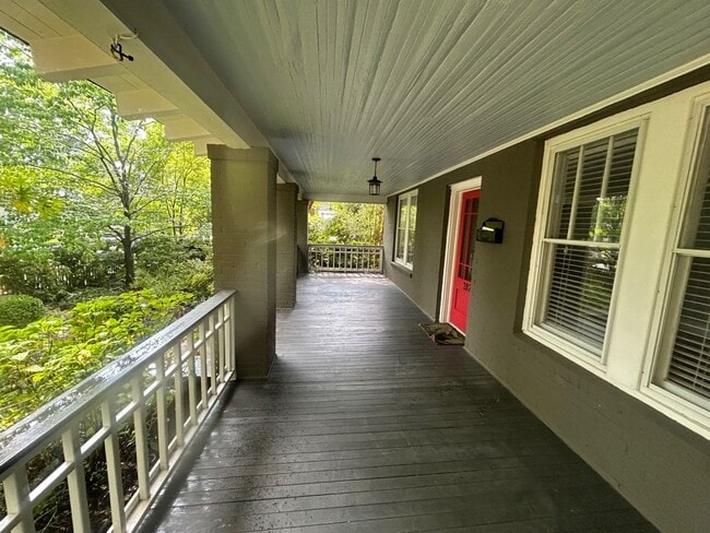 Photo - 2827 Wilmot Ave
