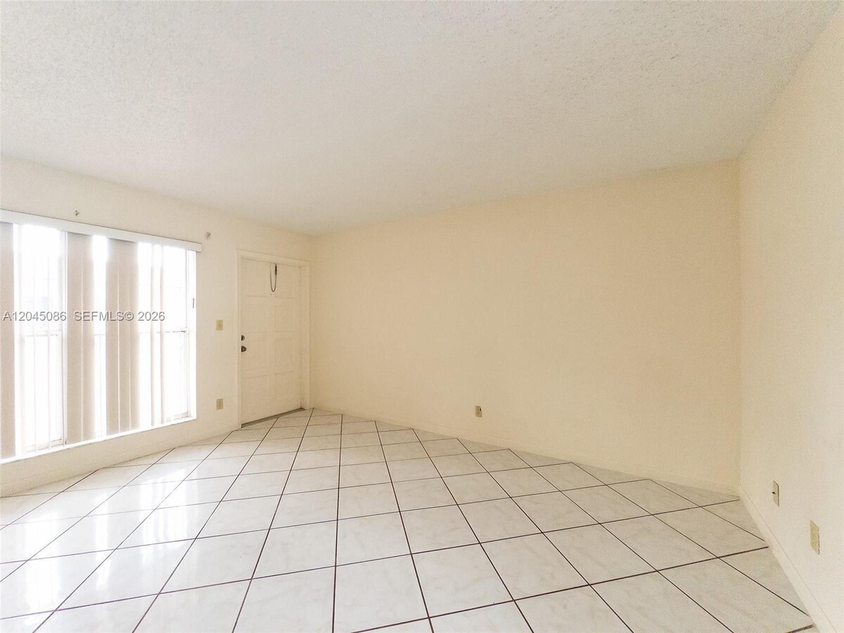 Photo - 5870 NW 16th Pl Unidad 4
