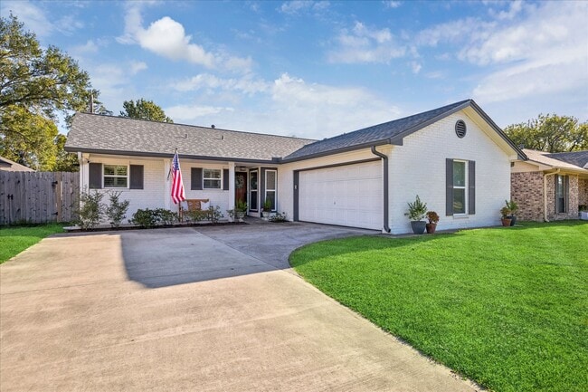 Photo - 5907 Hewitt Dr